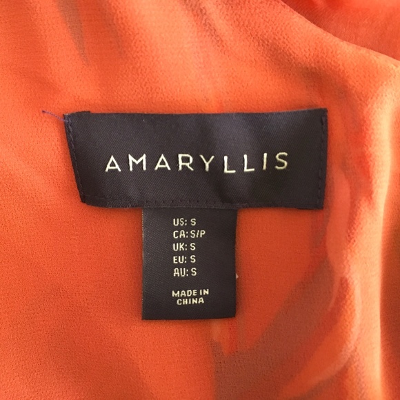 Amaryllis size S chiffon floral one-shoulder top. - Picture 5 of 7
